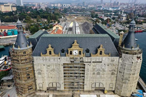 Haydarpaşa Garı'nın zemini filmdeki gibi özgün döşeme yapıldı
