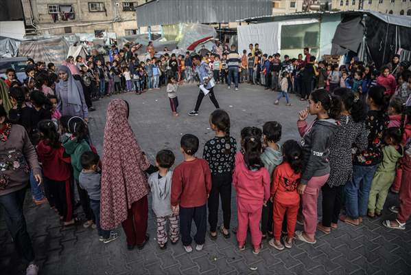 Daily life in Gaza during humanitarian pause