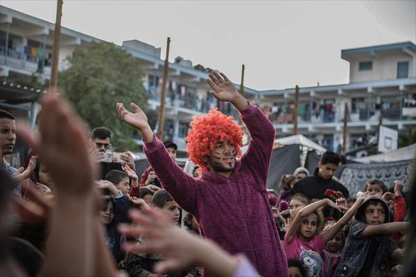 Daily life in Gaza during humanitarian pause