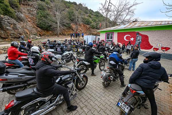 Adiyaman Motorcycle Club visits children of earthquake-stricken village