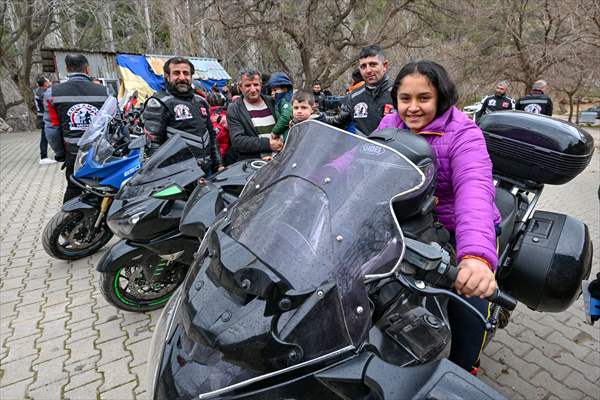 Adiyaman Motorcycle Club visits children of earthquake-stricken village