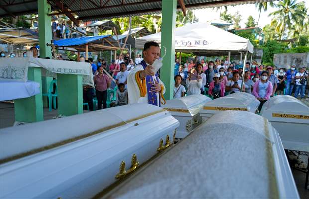 Mass burial ceremony for landslide victims in Philippines