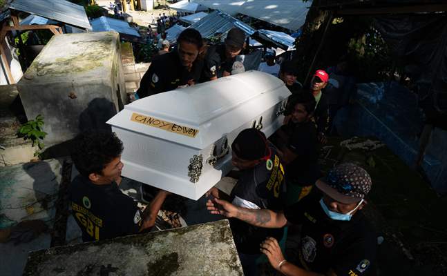Mass burial ceremony for landslide victims in Philippines