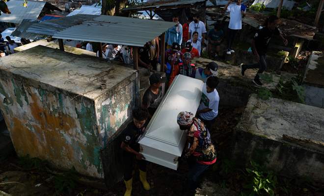 Mass burial ceremony for landslide victims in Philippines
