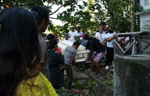 Mass burial ceremony for landslide victims in Philippines