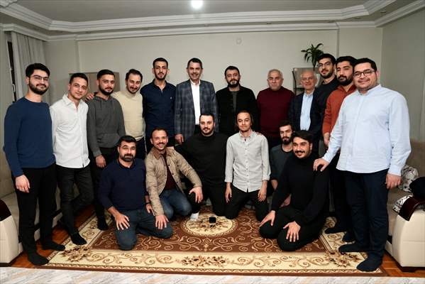 İBB Başkan adayı Kurum, gençlerle sahur yaptı