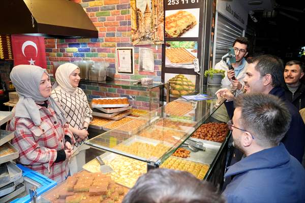 İBB Başkan adayı Kurum, gençlerle sahur yaptı