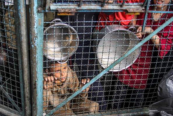 Food distribution in Gaza amid Israeli blockade