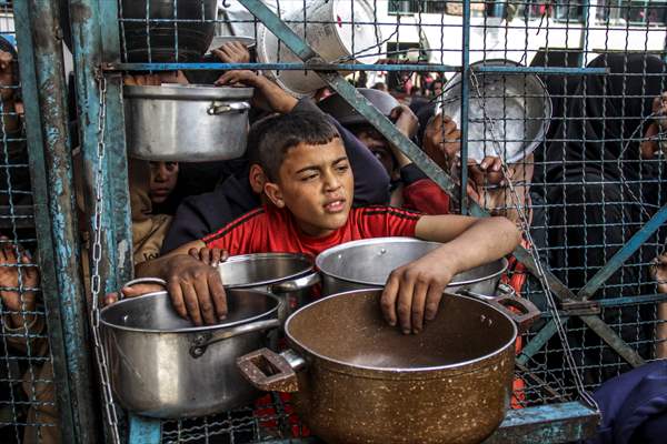 Food distribution in Gaza amid Israeli blockade