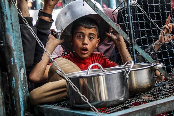 Food distribution in Gaza amid Israeli blockade