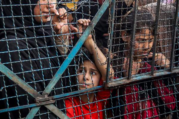 Food distribution in Gaza amid Israeli blockade