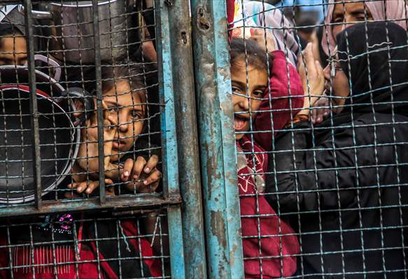 Food distribution in Gaza amid Israeli blockade