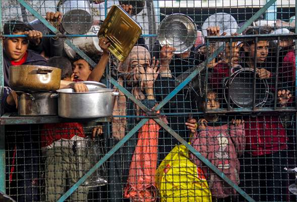 Food distribution in Gaza amid Israeli blockade