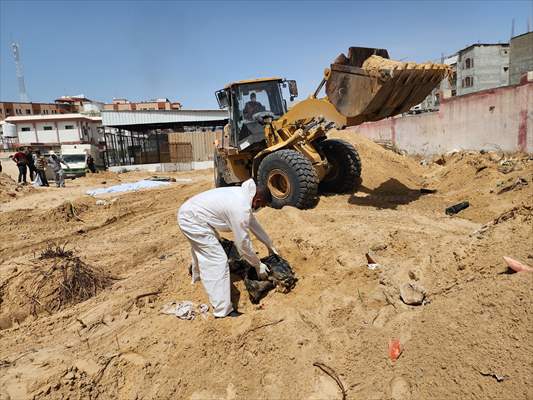 Gazze'deki Nasır Hastanesi'nde bulunan toplu mezardan 51 ceset daha çıkarıldı