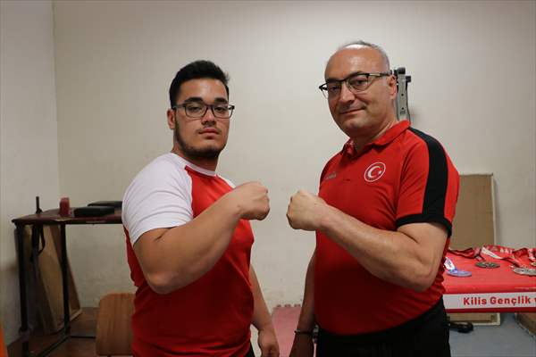 Milli bilek güreşçi İsmail Berk Kurt, gözünü Dünya Şampiyonası'na çevirdi