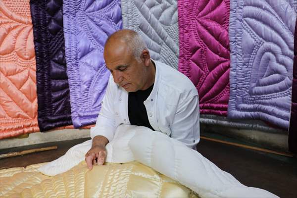 Kilis'in ilmek ilmek işlenen yorganı Avrupa'nın duvarlarını süslüyor
