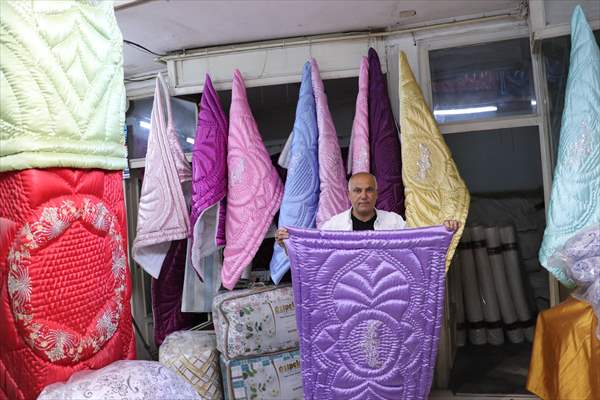 Kilis'in ilmek ilmek işlenen yorganı Avrupa'nın duvarlarını süslüyor