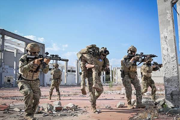 Airsoft tutkunları İzmir'de buluştu