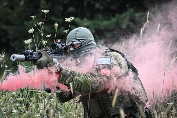 Airsoft tutkunları İzmir'de buluştu