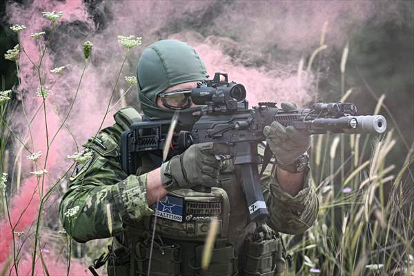 Airsoft tutkunları İzmir'de buluştu