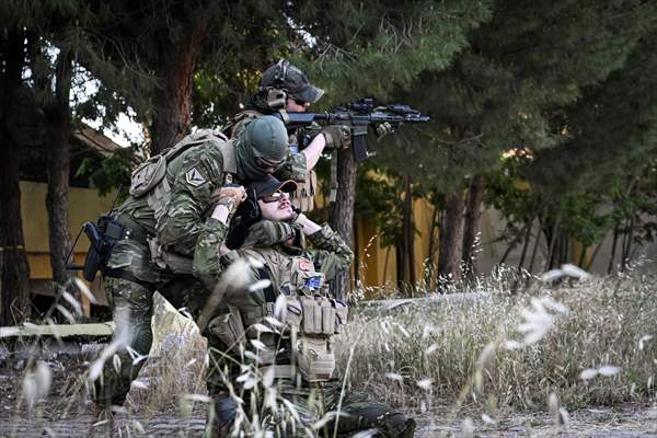 Airsoft tutkunları İzmir'de buluştu