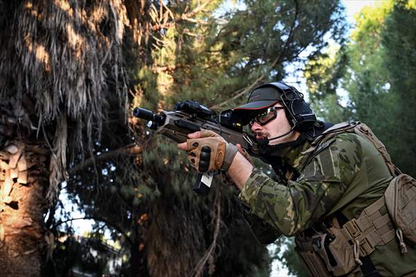 Airsoft tutkunları İzmir'de buluştu