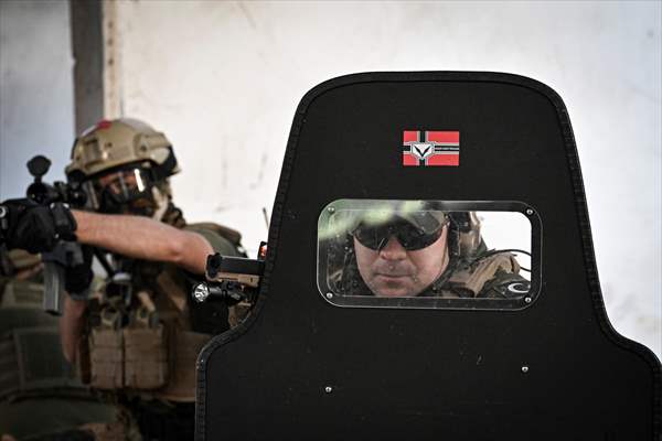 Airsoft tutkunları İzmir'de buluştu