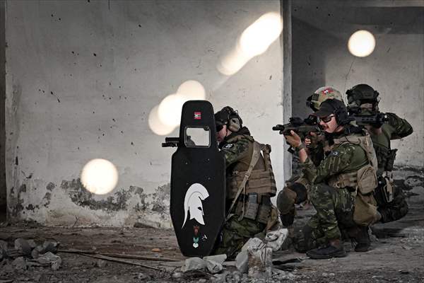 Airsoft tutkunları İzmir'de buluştu