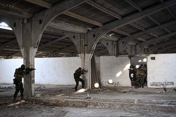 Airsoft tutkunları İzmir'de buluştu