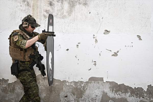 Airsoft tutkunları İzmir'de buluştu