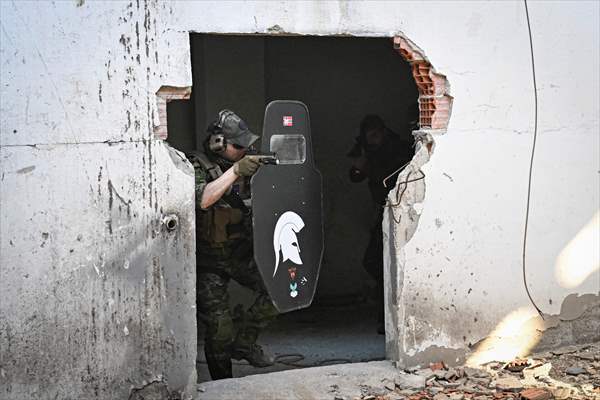 Airsoft tutkunları İzmir'de buluştu