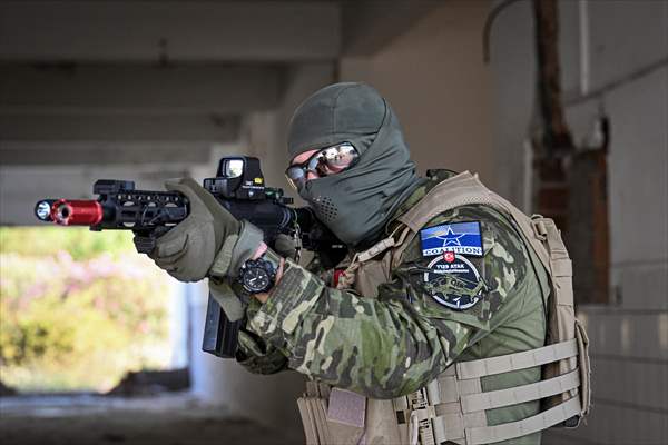 Airsoft tutkunları İzmir'de buluştu