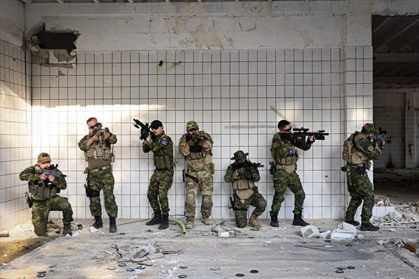 Airsoft tutkunları İzmir'de buluştu