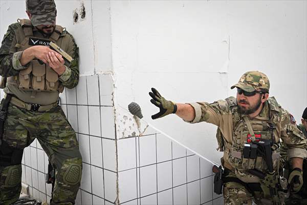 Airsoft tutkunları İzmir'de buluştu