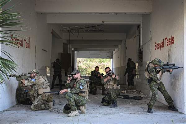Airsoft tutkunları İzmir'de buluştu
