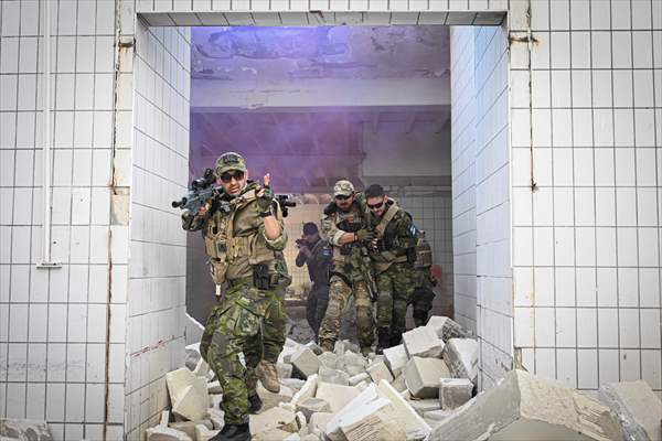Airsoft tutkunları İzmir'de buluştu