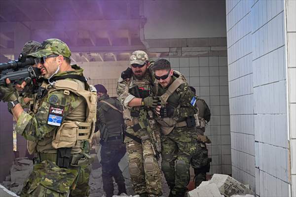 Airsoft tutkunları İzmir'de buluştu