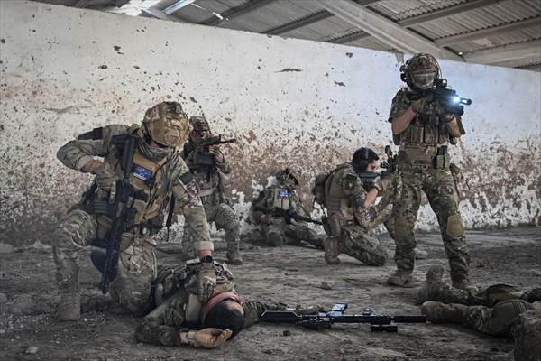 Airsoft tutkunları İzmir'de buluştu
