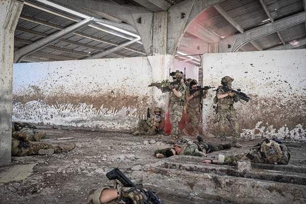 Airsoft tutkunları İzmir'de buluştu