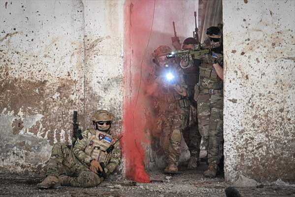 Airsoft tutkunları İzmir'de buluştu