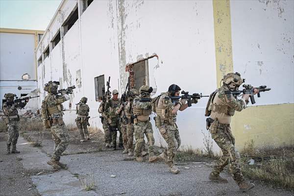 Airsoft tutkunları İzmir'de buluştu