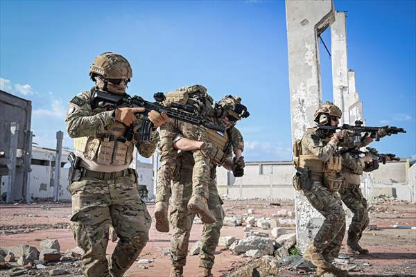 Airsoft tutkunları İzmir'de buluştu