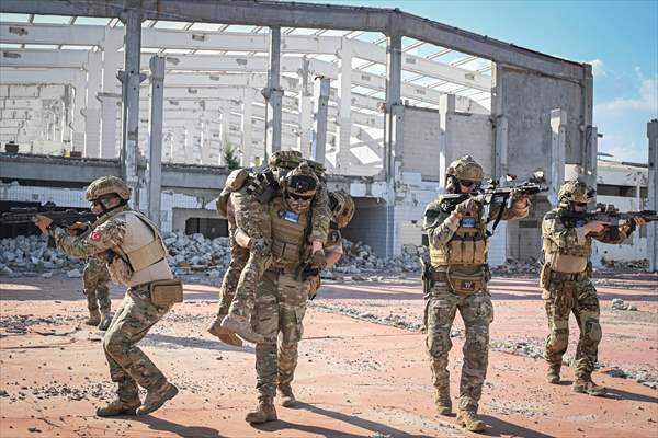 Airsoft tutkunları İzmir'de buluştu