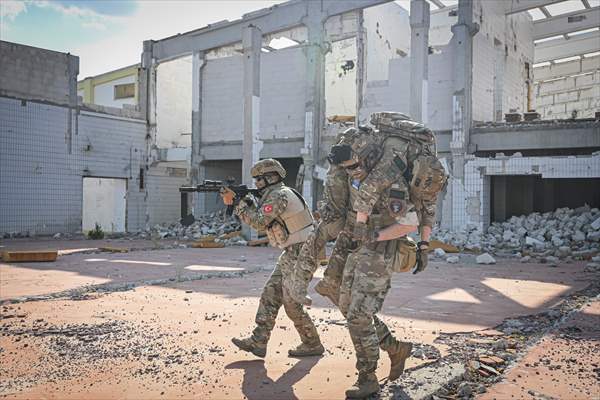 Airsoft tutkunları İzmir'de buluştu