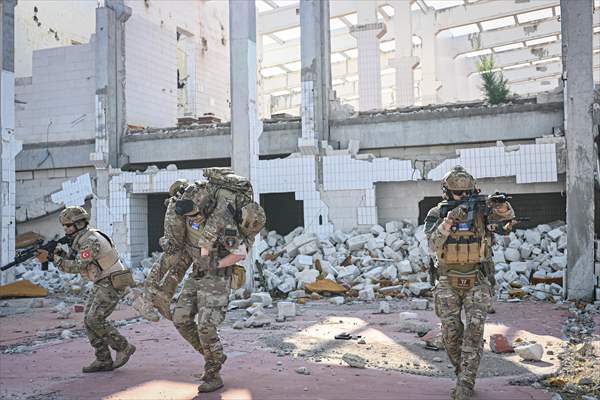Airsoft tutkunları İzmir'de buluştu