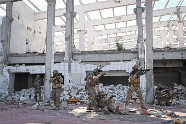 Airsoft tutkunları İzmir'de buluştu