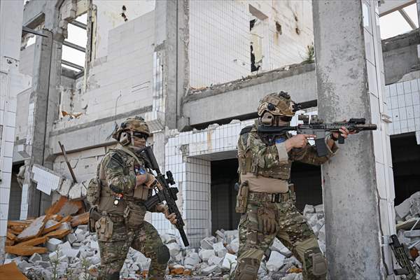 Airsoft tutkunları İzmir'de buluştu