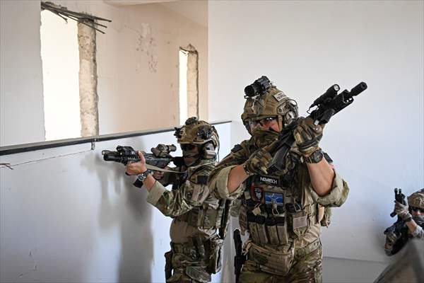 Airsoft tutkunları İzmir'de buluştu