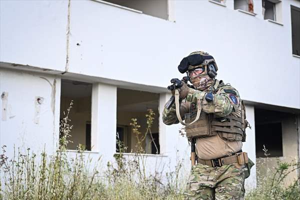 Airsoft tutkunları İzmir'de buluştu