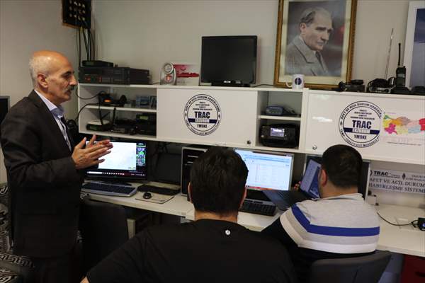 Üniversite öğrencilerine yerinde 'amatör telsizcilik ve afet haberleşme' dersi